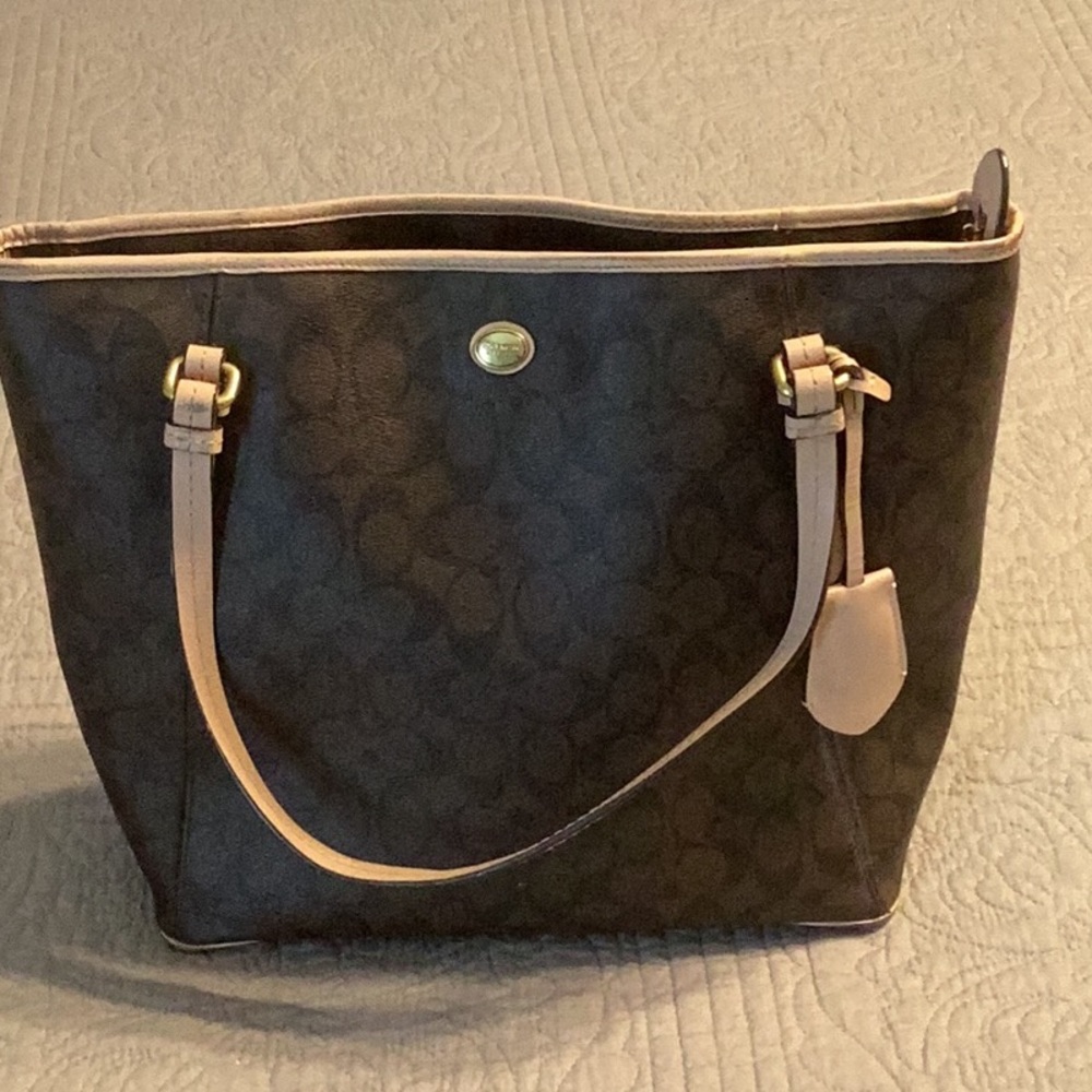 Coach Peyton shoulder tote